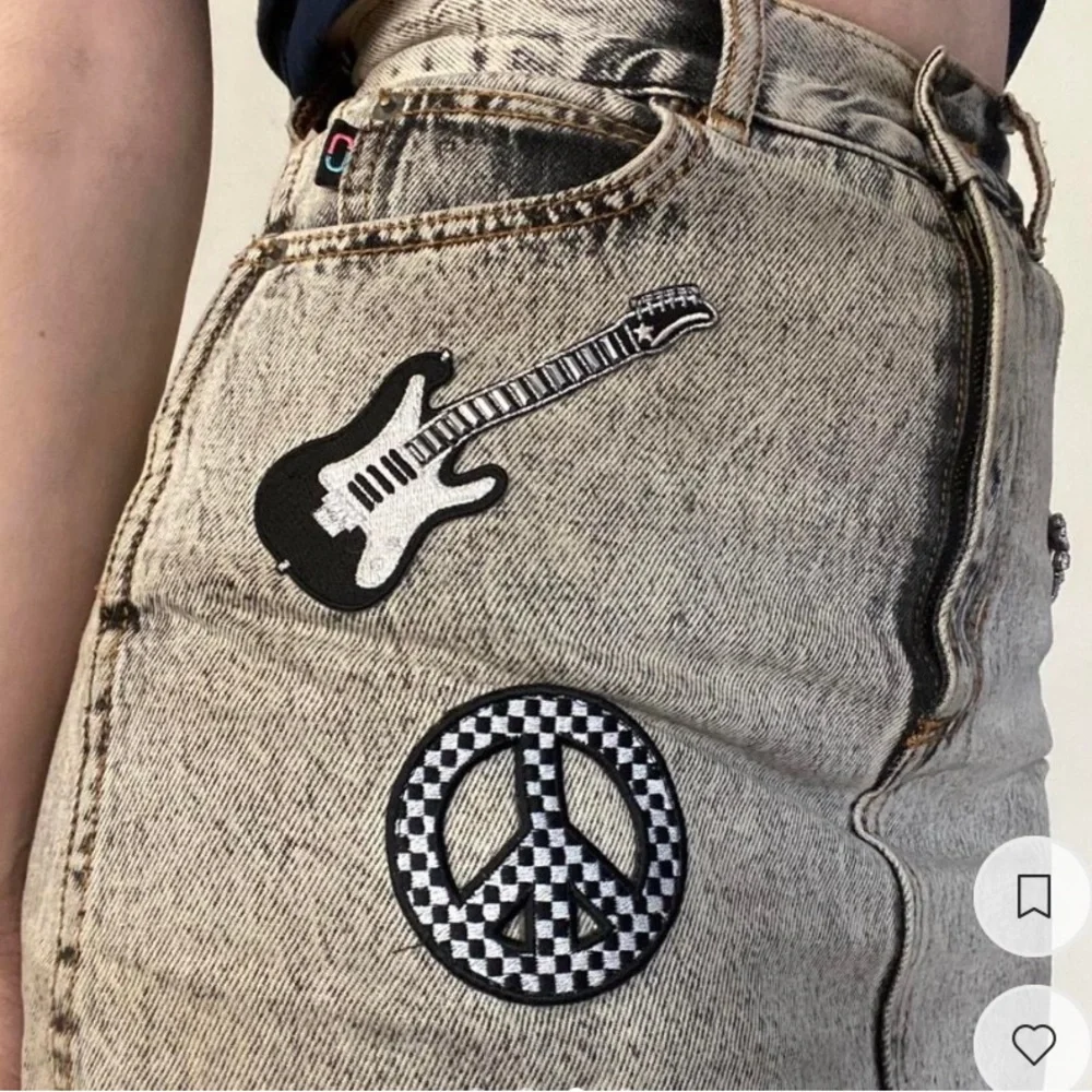 MARC JACOBS Grey Denim Acid Wash Mini Skirt SZ 0 - Picture 2 of 4